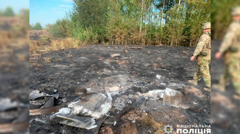 На Чернігівщині вибухотехніки поліції підірвали частину російського БпЛА, яка не здетонувала