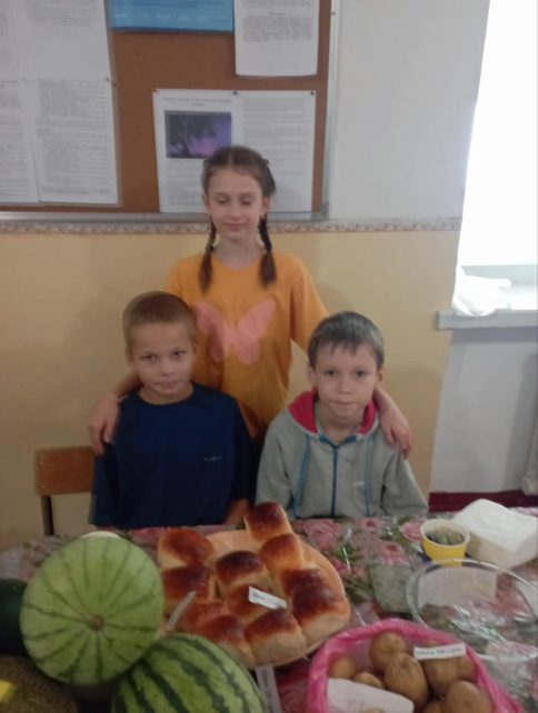 На Чернігівщині на шкільному ярмарку зібрали понад 8 тисяч гривень для воїнів