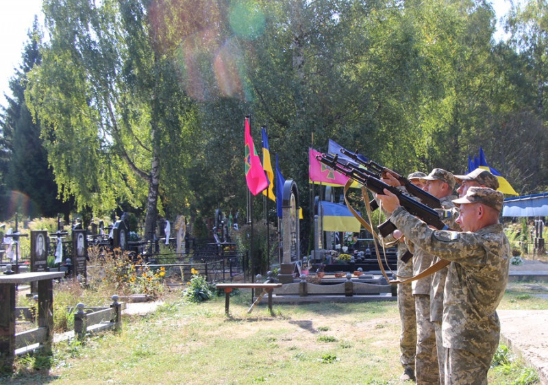 На Чернігівщині попрощалися з 36-річним воїном, що мужньо поліг на війні