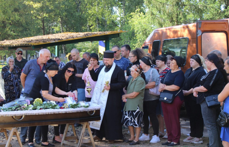 На Чернігівщині попрощалися з 36-річним воїном, що мужньо поліг на війні