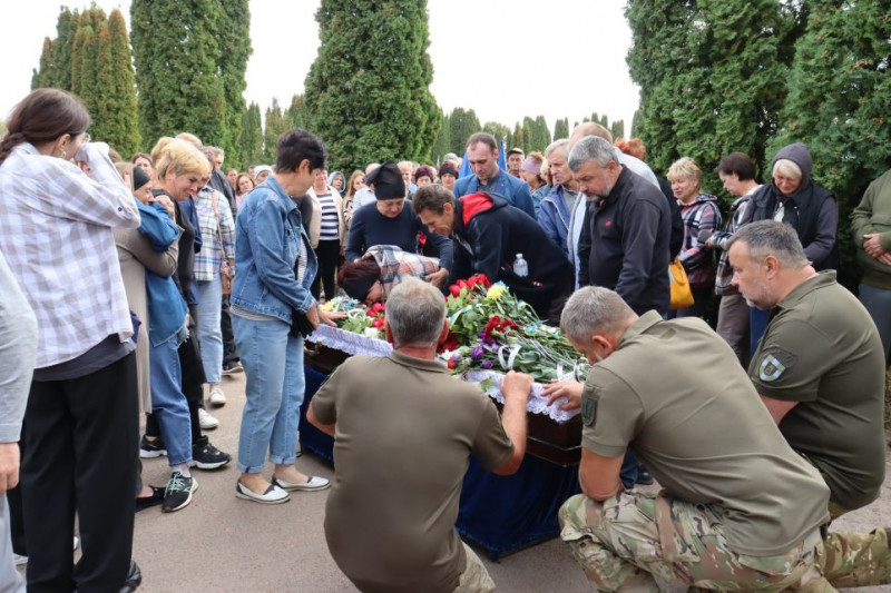 На Чернігівщині попрощалися з військовим лікарем, серце якого раптово зупинилося