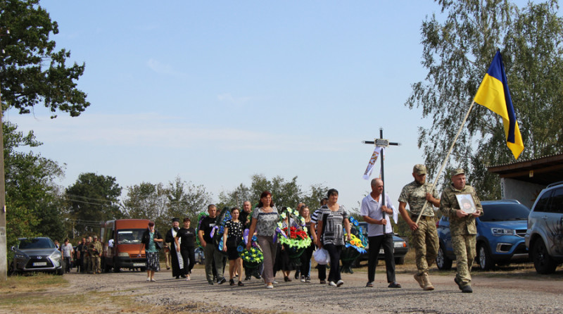 На Чернігівщині попрощалися з воїном, який загинув на фронті