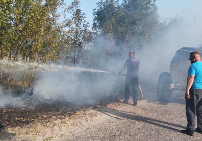 На Корюківщині поліцейський офіцер громади допоміг загасити пожежу