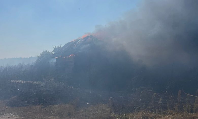 Поліція задокументувала наслідки ворожого обстрілу прикордоння Чернігівщини (Фото)