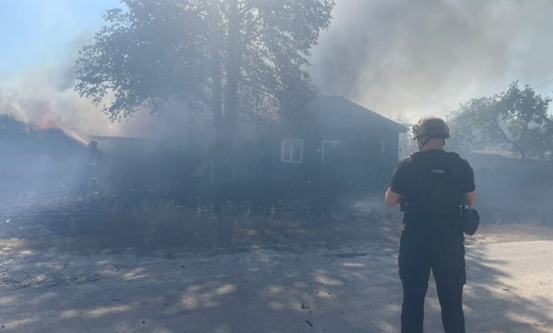 Поліція задокументувала наслідки ворожого обстрілу прикордоння Чернігівщини (Фото)