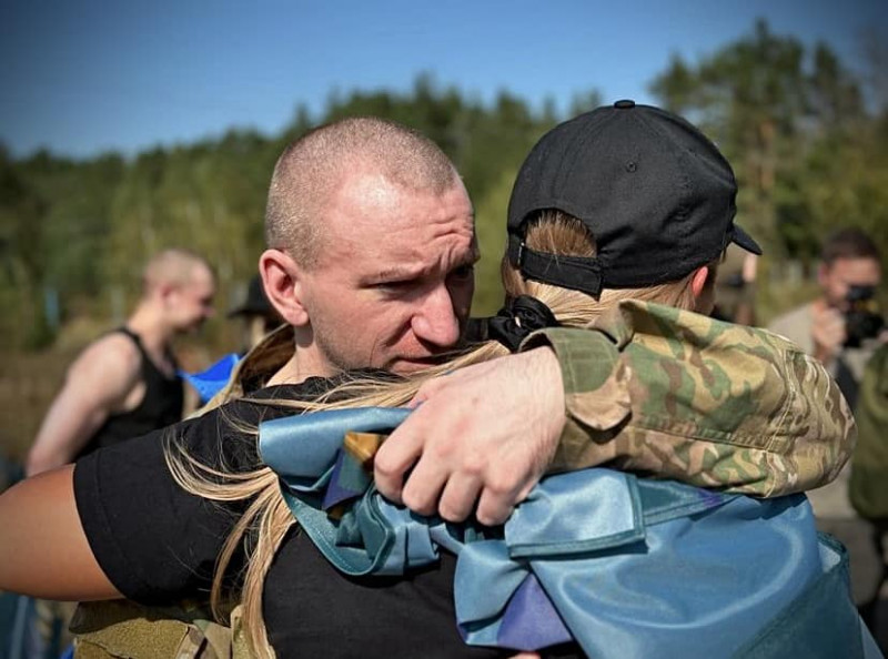 Понад два роки полону: на рідну землю повернули військового з Чернігівщини (Фото)