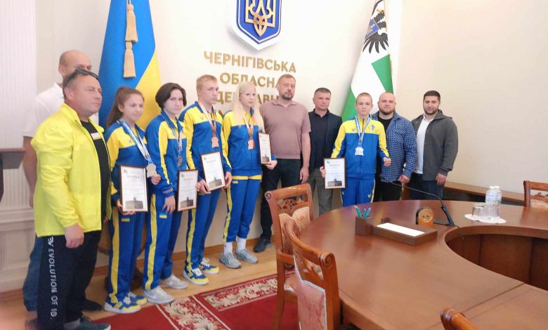 Щасливі і з медалями: як чернігівські боксери чемпіонат Азії підкорювали