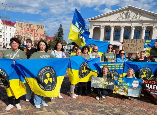 У Чернігові на Красній площі провели мирну акцію на підтримку військовополонених захисників ЧАЕС