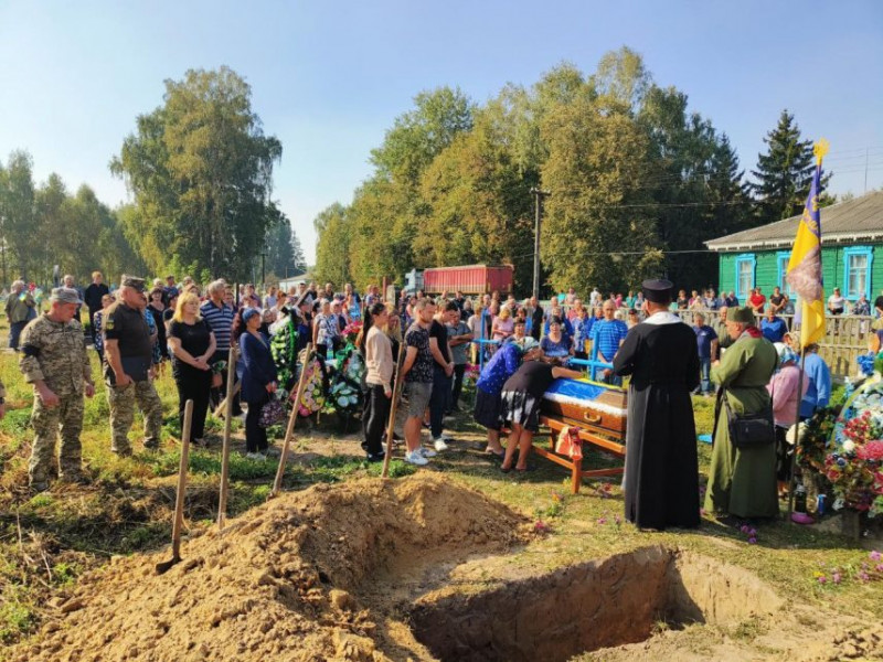 У громаді на Чернігівщині попрощалися із загиблим воїном, що дев’ять місяців вважався зниклим безвісти