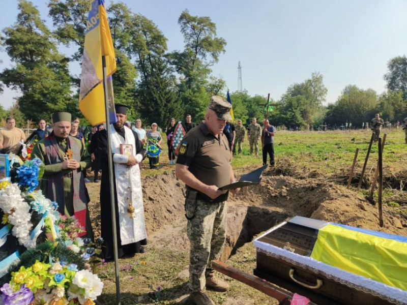 У громаді на Чернігівщині попрощалися із загиблим воїном, що дев’ять місяців вважався зниклим безвісти