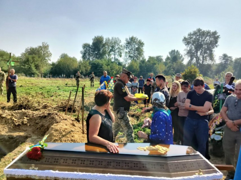 У громаді на Чернігівщині попрощалися із загиблим воїном, що дев’ять місяців вважався зниклим безвісти