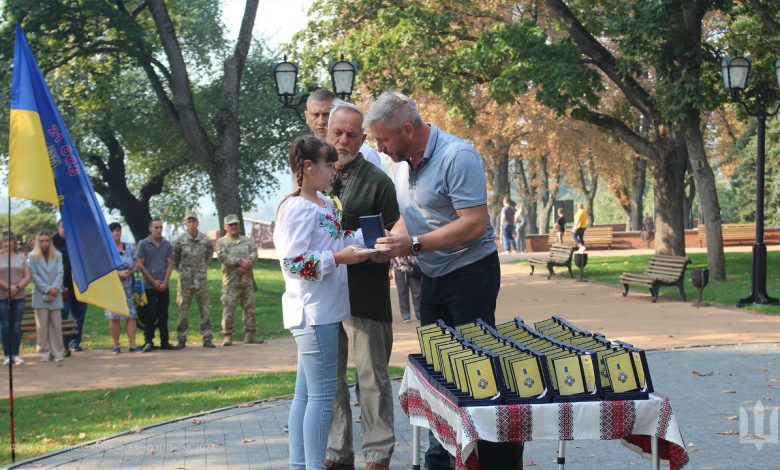 Військові та рідні загиблих воїнів отримали нагороди «За оборону Чернігова» (Фото)