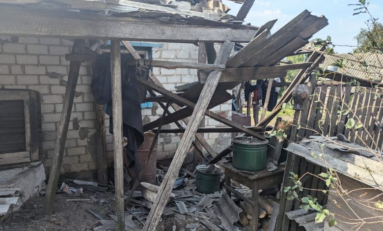 Ворог поцілив по будинках мирних жителів прикордоння Чернігівщини: поліція документує наслідки