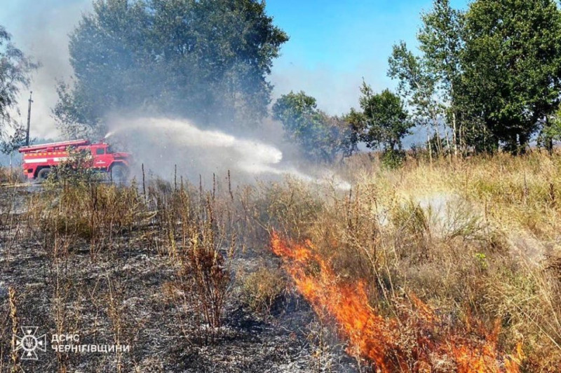 За добу на Чернігівщині сталося 27 пожеж, в тому числі через бойові дії (Фото)