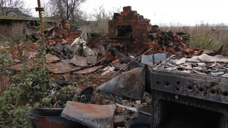 Без електрики, зв'язку та під обстрілами: як живуть люди села Архипівка на Чернігівщині, що за 2 км від кордону з РФ