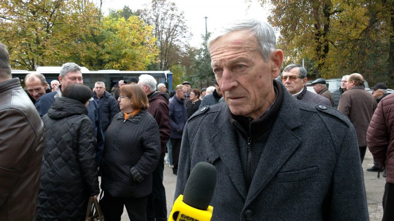 "Такі люди народжуються нечасто": у Чернігові попрощалися з колишнім очільником міліції області Віктором Свинарьовим