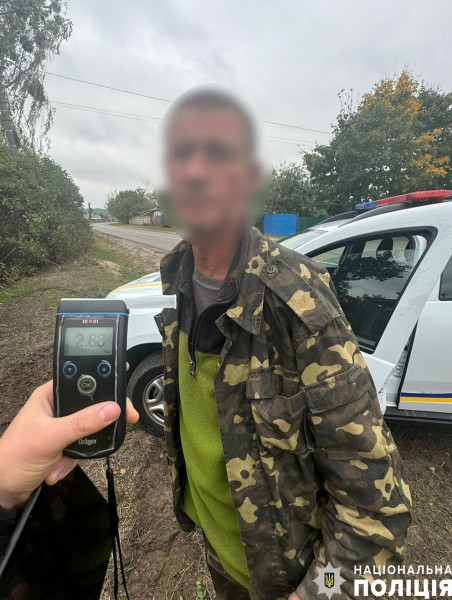 Алкоголь майже у 15 разів перевищував норму: на Чернігівщині п’яний водій врізався у паркан будинку (Фото)