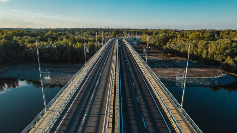 Запрацювали обидва проїзди моста через Десну біля Чернігова, комплекс оснащений системою моніторингу та метеостанцією