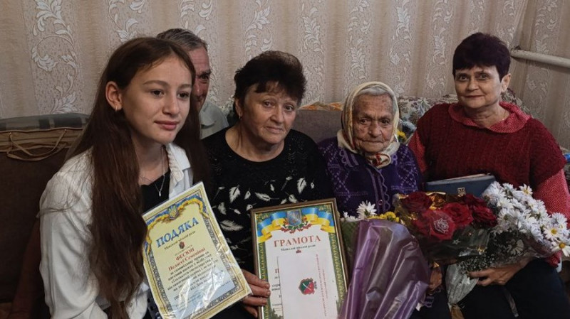 Закінчила 6 класів і була депутатом місцевих рад: жителька Чернігівщини відзначила 100-річний ювілей