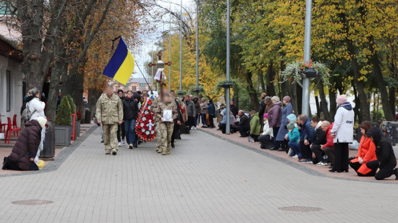 На Чернігівщині попрощалися з двома військовослужбовцями — Сергієм Майданником та Юрієм Савченком