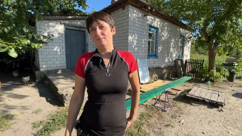 Народили дев'яту дитину та стали дідусем й бабусею: як живе родина з Чернігівщини, чий будинок спалили росіяни