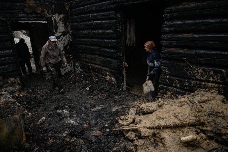 "Рука онуки лежала відірвана": жителі Гірська про атаку армії РФ, де загинули троє людей та четверо зазнали поранення