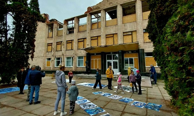 Французький художник влаштував імпровізовану виставку на Чернігівщині