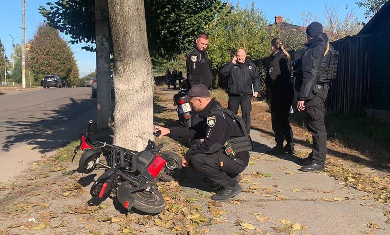 На Чернігівщині поліція розслідує обставини ДТП, у якій травмувався 63-річний водій мотоцикла (Фото)