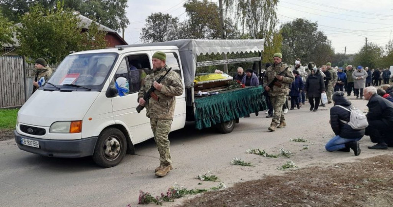 На Чернігівщині попрощалися з гранатометником, який загинув на Луганщині внаслідок атаки ворожого безпілотника