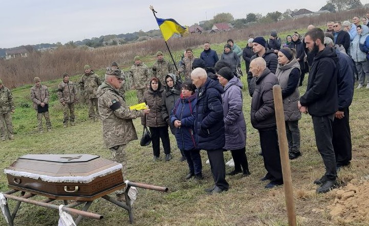 На Чернігівщині попрощалися з гранатометником, який загинув на Луганщині внаслідок атаки ворожого безпілотника