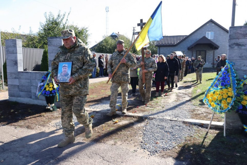 На Чернігівщині попрощалися з сержантом, який загинув під час виконання бойового завдання на Донеччині