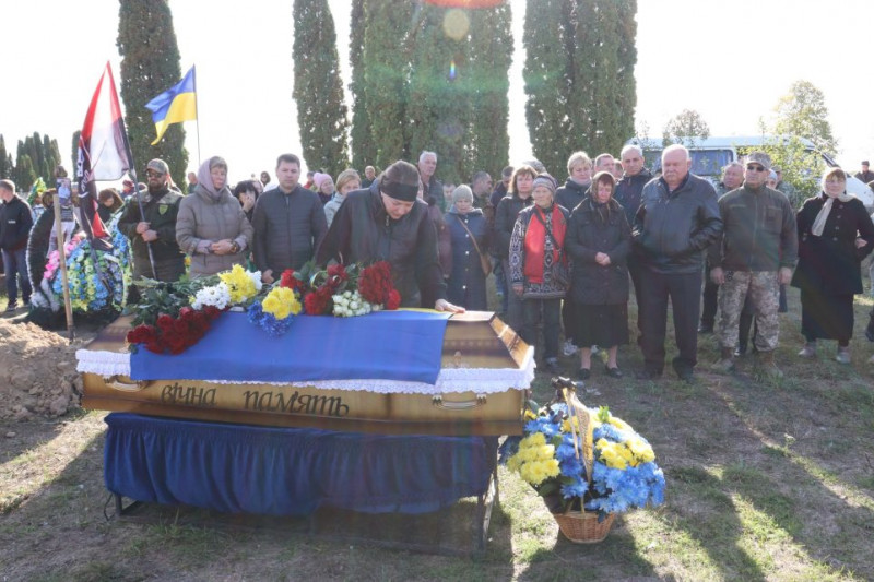 На Чернігівщині попрощалися з сержантом, який загинув під час виконання бойового завдання на Донеччині