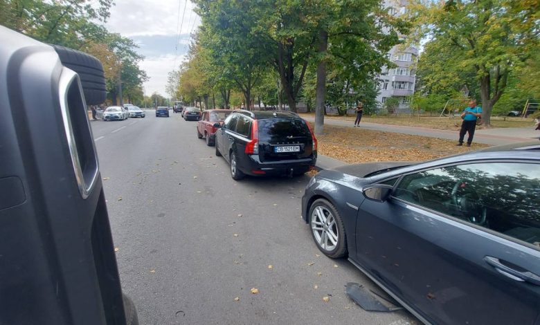 У Чернігові перекинувся автомобіль, за кермом якого була вагітна (Фото)