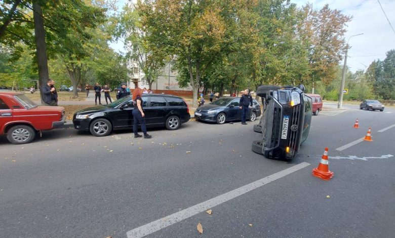 У Чернігові перекинувся автомобіль, за кермом якого була вагітна (Фото)