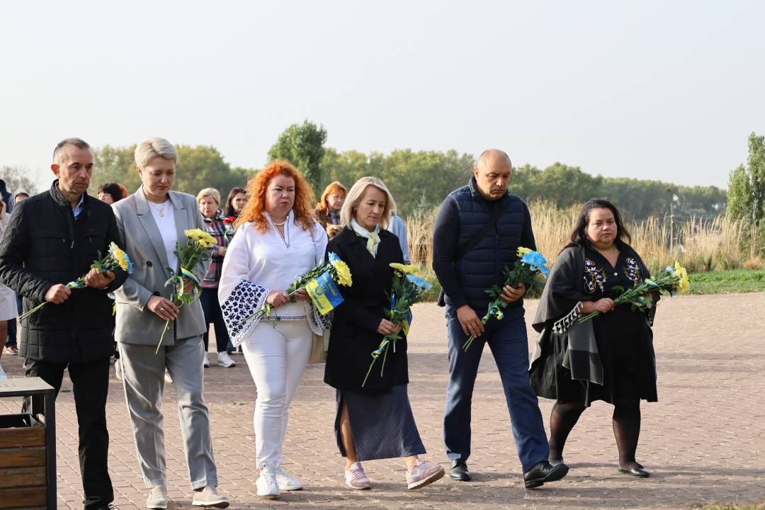 У Чернігові вшанували пам'ять полеглих Героїв у День захисників та захисниць України