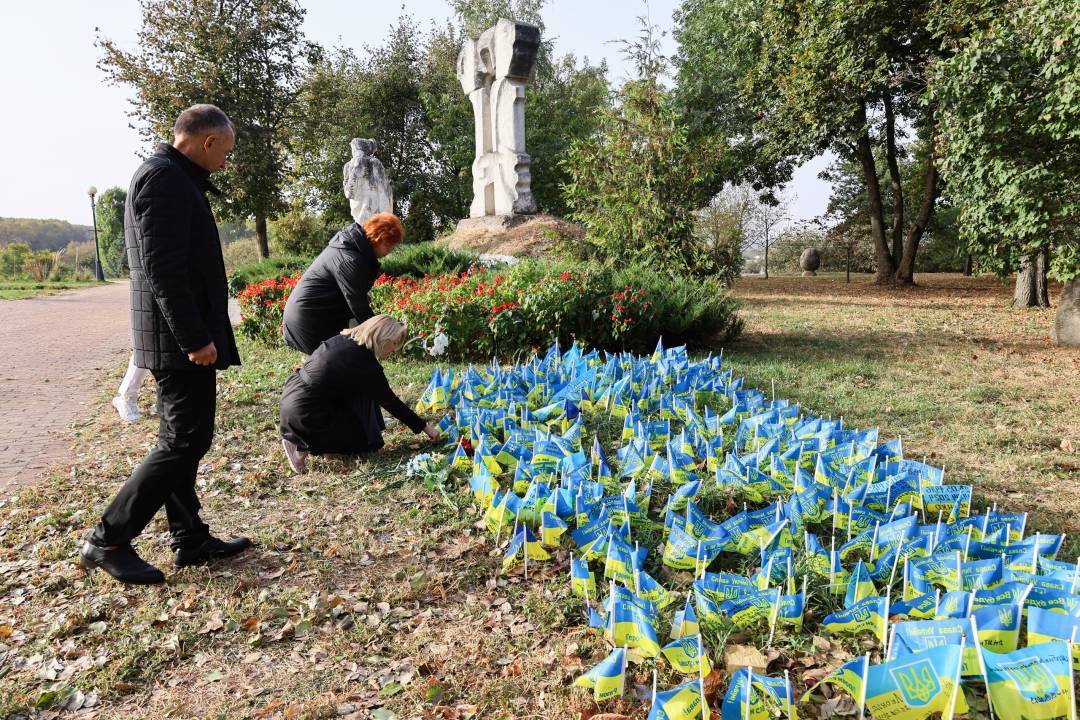 У Чернігові вшанували пам'ять полеглих Героїв у День захисників та захисниць України