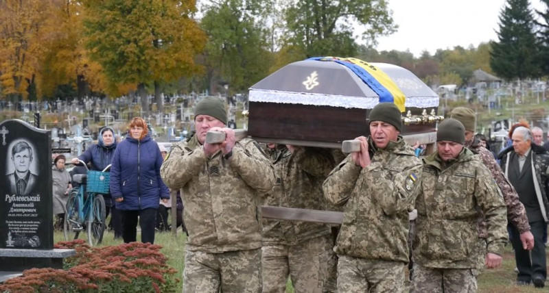 У громаді на Чернігівщині попрощалися з воїном, який помер у лікарні на Львівщині