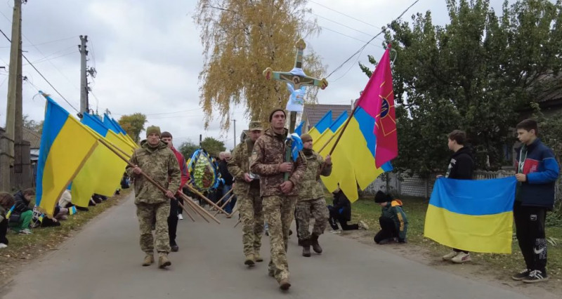 У громаді на Чернігівщині попрощалися з воїном, який помер у лікарні на Львівщині