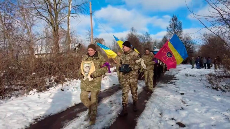 У Сосницькій громаді на Чернігівщині попрощалися з військовим ЗСУ Павлом Пархоменком, який загинув на Луганщині