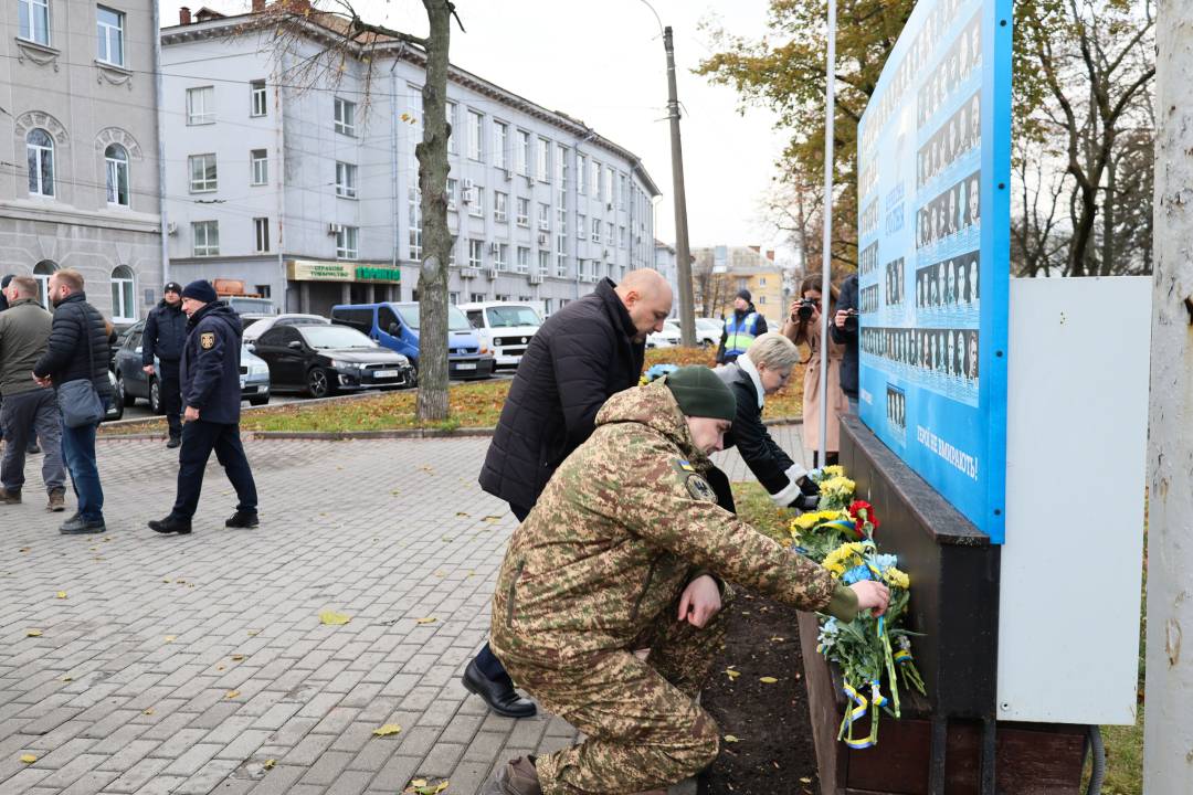 1000 днів від початку повномасштабного вторгнення рф. В Чернігові вшанували пам'ять загиблих військових та цивільних