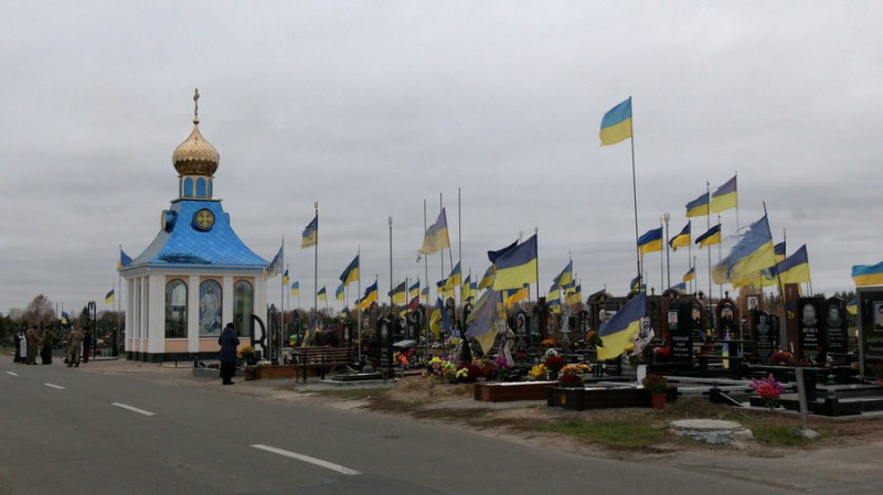 У Чернігові на кладовищі "Яцево" відкрили та освятили відбудовану каплицю