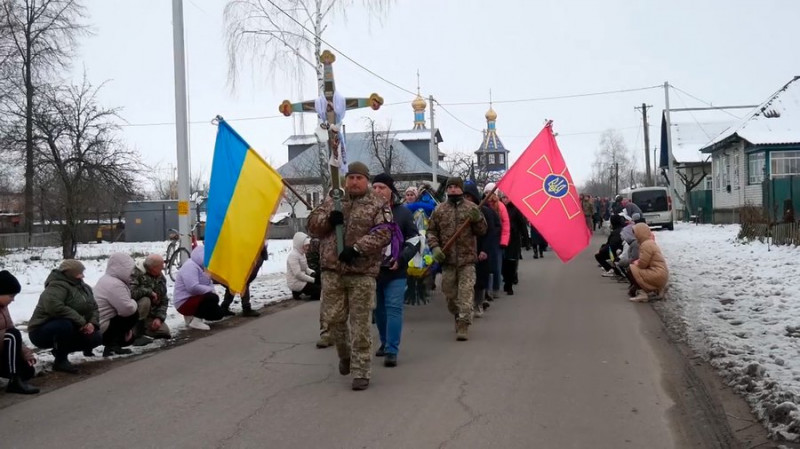 У Сосницькій громаді на Чернігівщині попрощалися з загиблим бійцем Миколою Бобирем