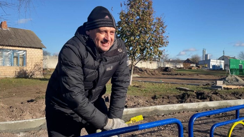 На стадіоні у Прилуках завершують облаштування бігових доріжок за 12 мільйонів гривень