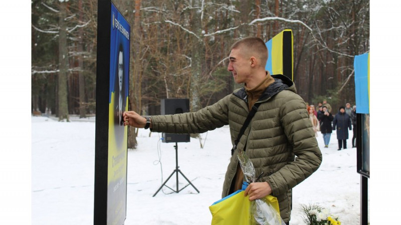 У селищі на Чернігівщині відкрили Алею Слави в пам'ять про загиблих військових