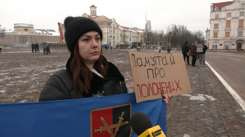 "Бути голосом тих, хто зараз витримує тортури": у Чернігові пройшла акція на підтримку військовополонених