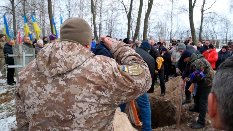 У Сосницькій громаді на Чернігівщині попрощалися з військовим ЗСУ Павлом Пархоменком, який загинув на Луганщині