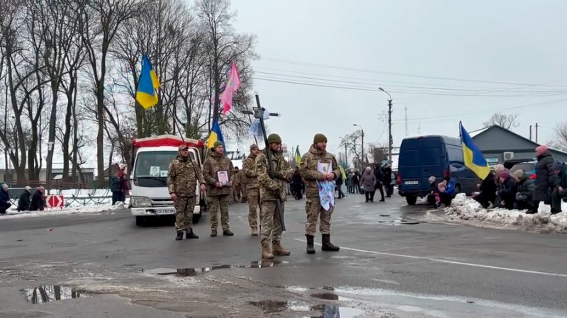 У Городнянській громаді на Чернігівщині попрощалися із бійцем Дмитром Решетником, який помер внаслідок поранення