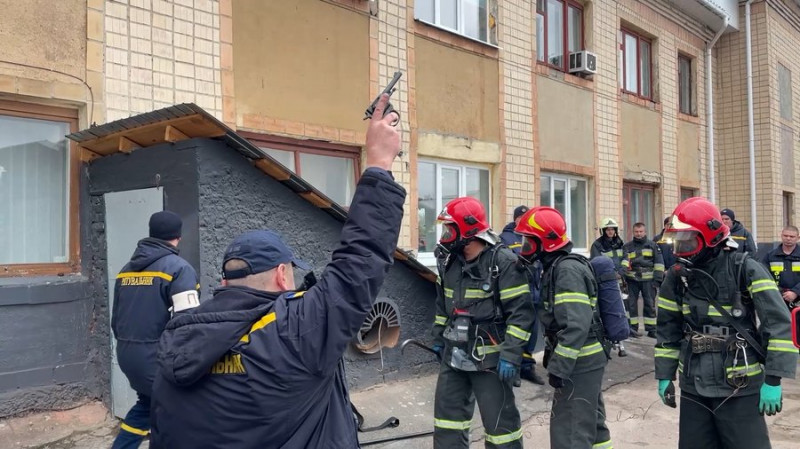 Порятунок із димокамери та палаючий лабіринт: у Прилуках вперше змагалися рятувальники з різних районів Чернігівщини