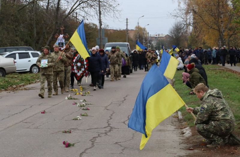 На Чернігівщині попрощалися з солдатом, який помер у військовому шпиталі на Дніпропетровщині