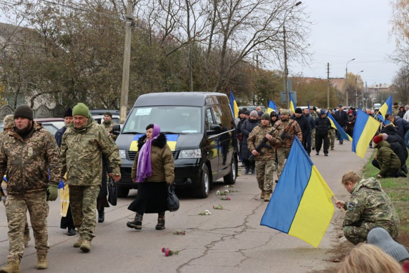 На Чернігівщині попрощалися з солдатом, який помер у військовому шпиталі на Дніпропетровщині